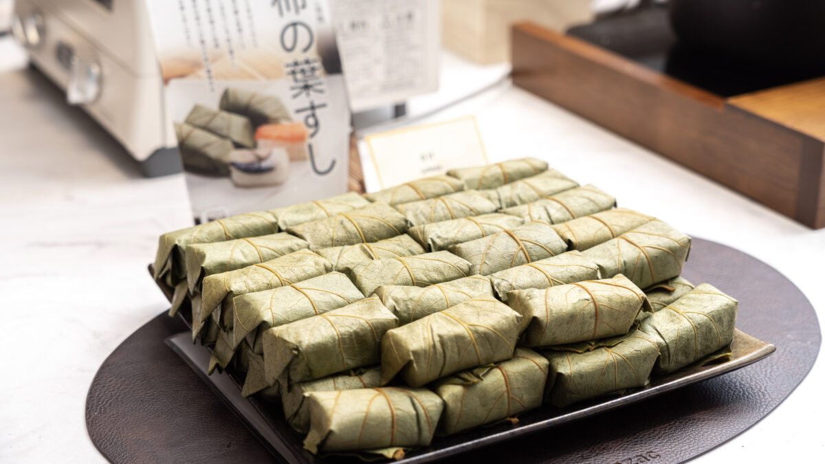 奈良名物柿の葉寿司をご用意しております