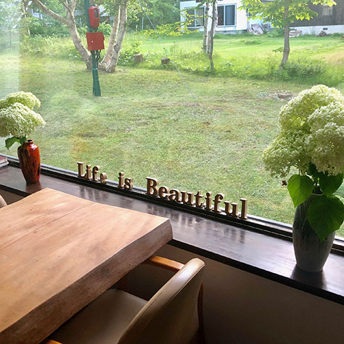 お食事は姉妹館：Life is Beautifulのレストランにて