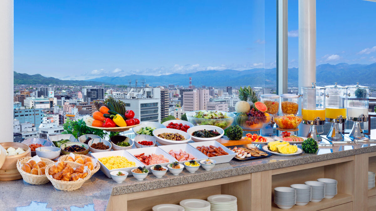 【朝食バイキング】16Fスカイレストラン白馬で朝食と共に信州の景色もお楽しみください