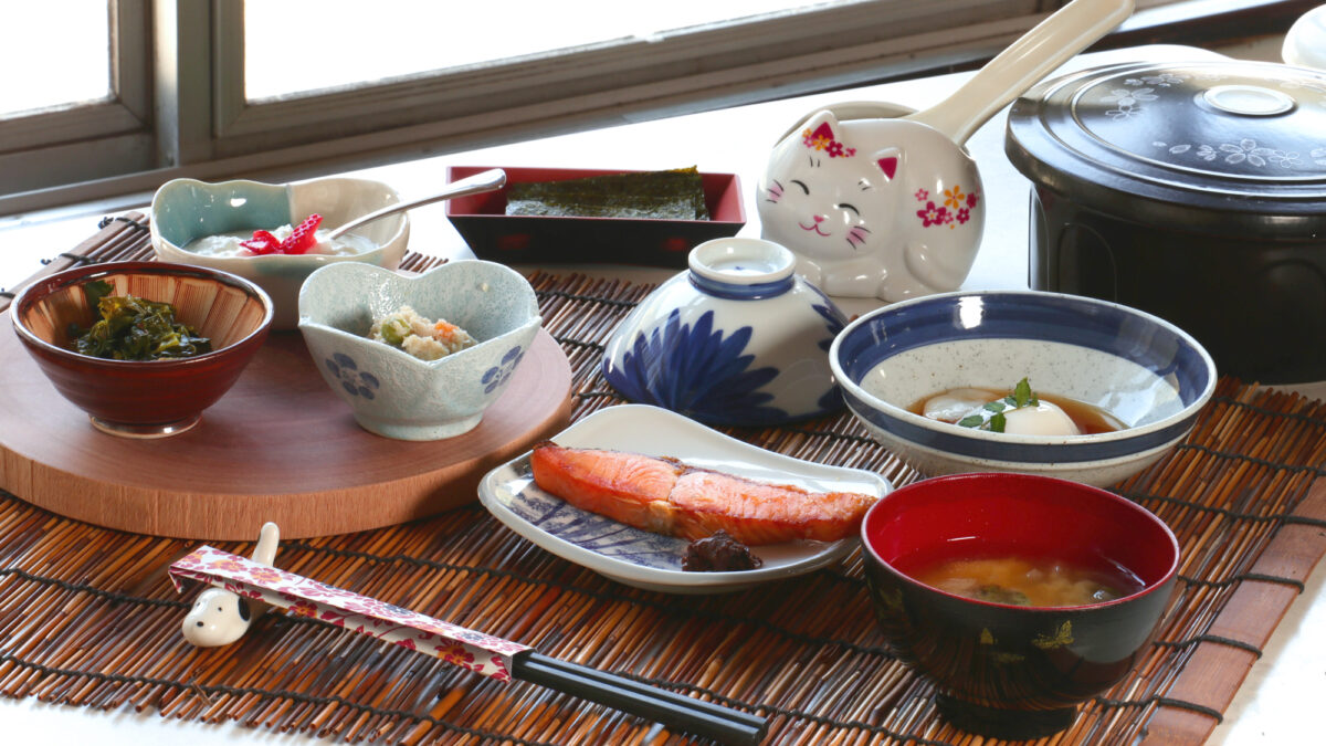 朝食地元ブランドの卵や自家製コシヒカリ、名和味噌など大山の恵みをたっぷり使用したやさしい