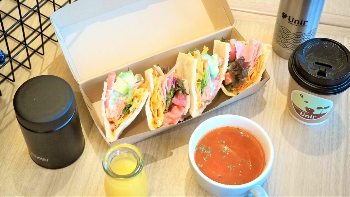 朝食ピタパンサンドセット（別角度 3）