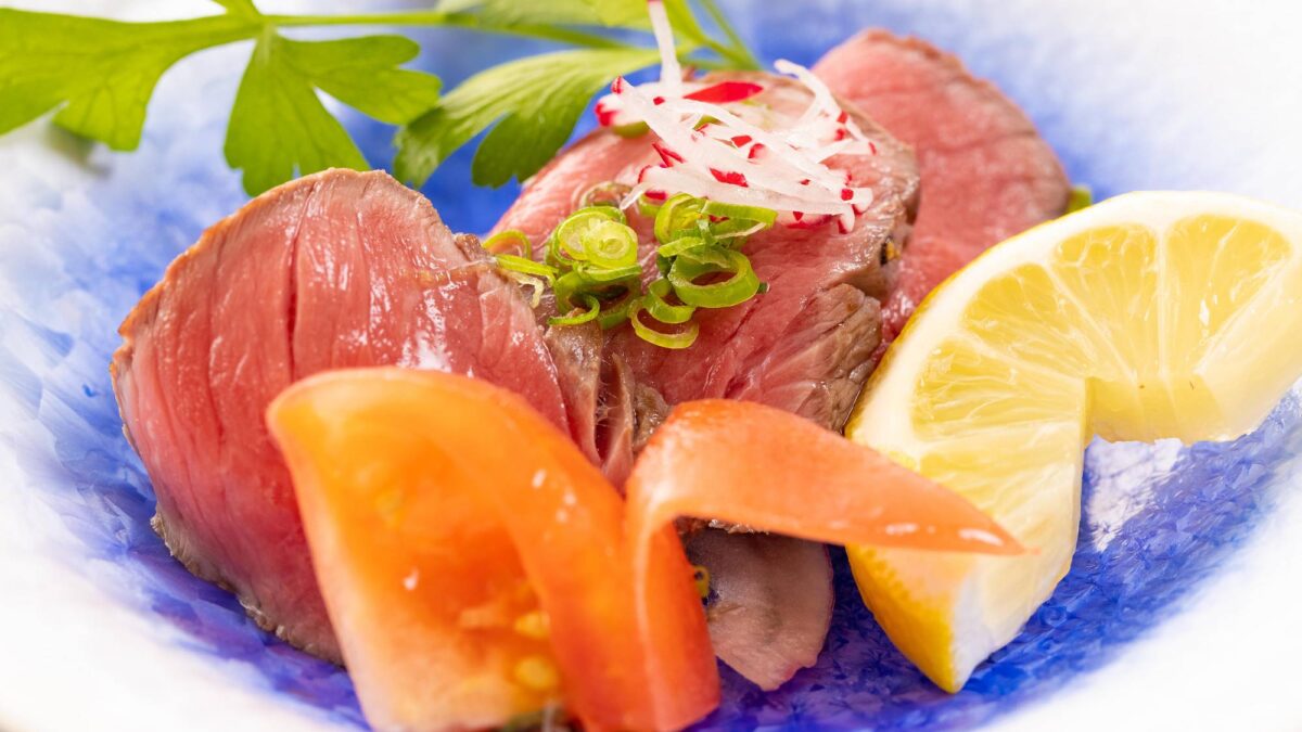 ご夕食一例前沢牛尽くし…「たたき」牛肉が持つ本来の味をお楽しみいただけます