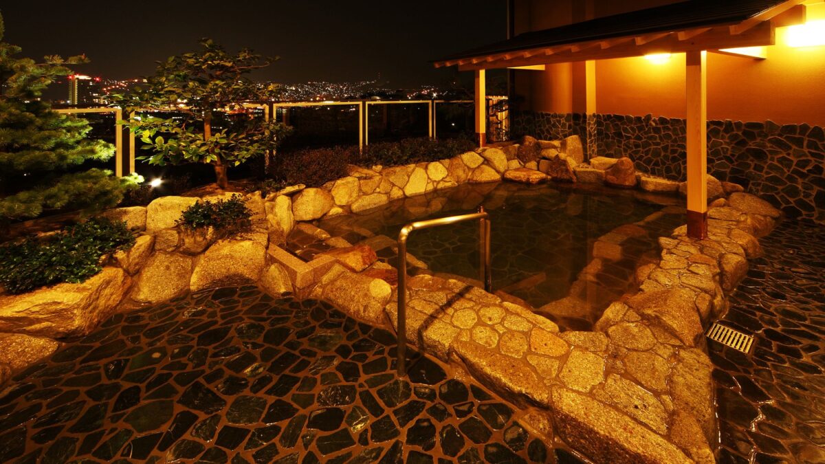稲佐山温泉 ホテルアマンディ 〜長崎の日本三大夜景を一望〜 photo