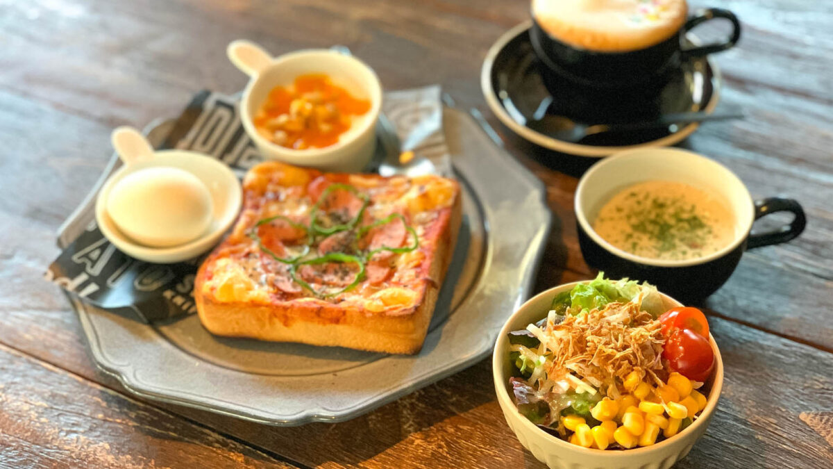 朝食会場【SPARKY's Coffee彩り◎カリっと美味しいピザトーストセット
