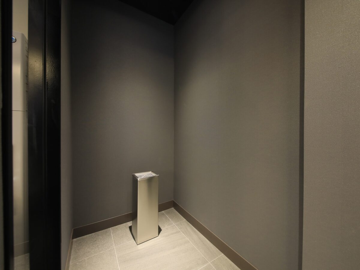 喫煙所 / Smoking area