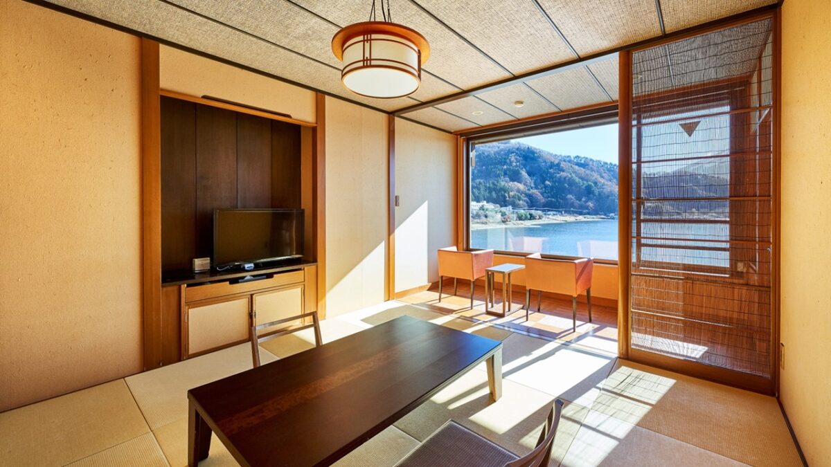 逆さ富士を望む湖畔の絶景宿 湖楽おんやど富士吟景 photo