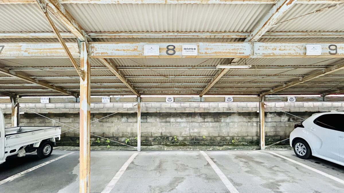 専用駐車場：新地商店街を過ぎて、「木村石材」の隣が専用駐車場になります
