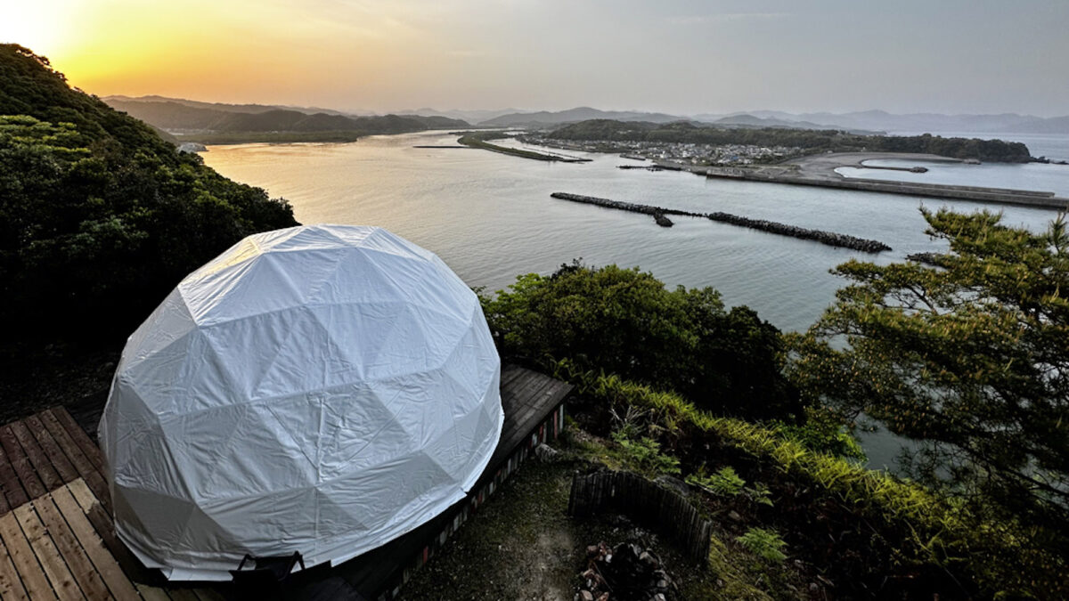 オーシャンドーム9四万十川を染める夕焼けと水平線のグラデーション。ロマンチックな極上の景