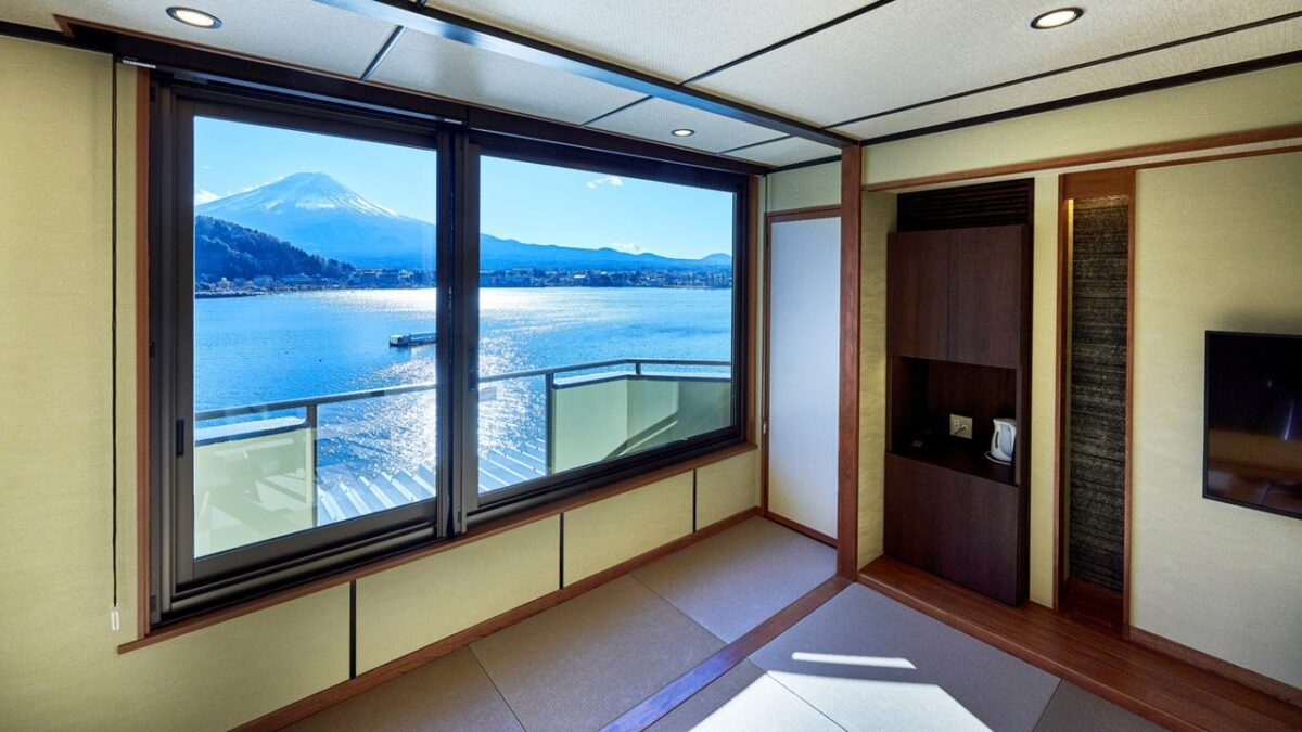 逆さ富士を望む湖畔の絶景宿 湖楽おんやど富士吟景 photo