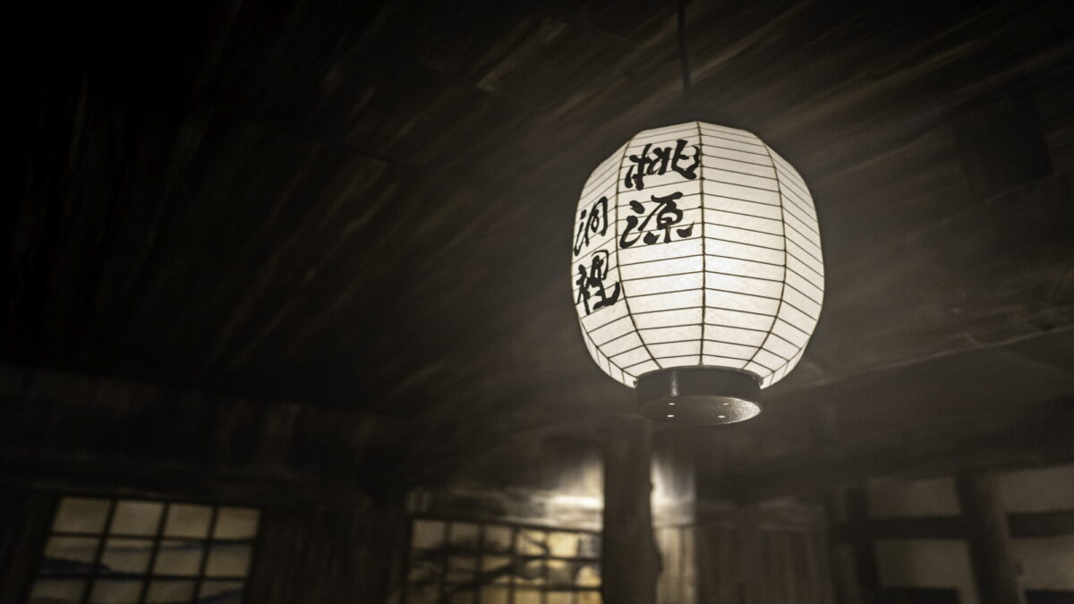 昔の函館を思わせる和の共用空間