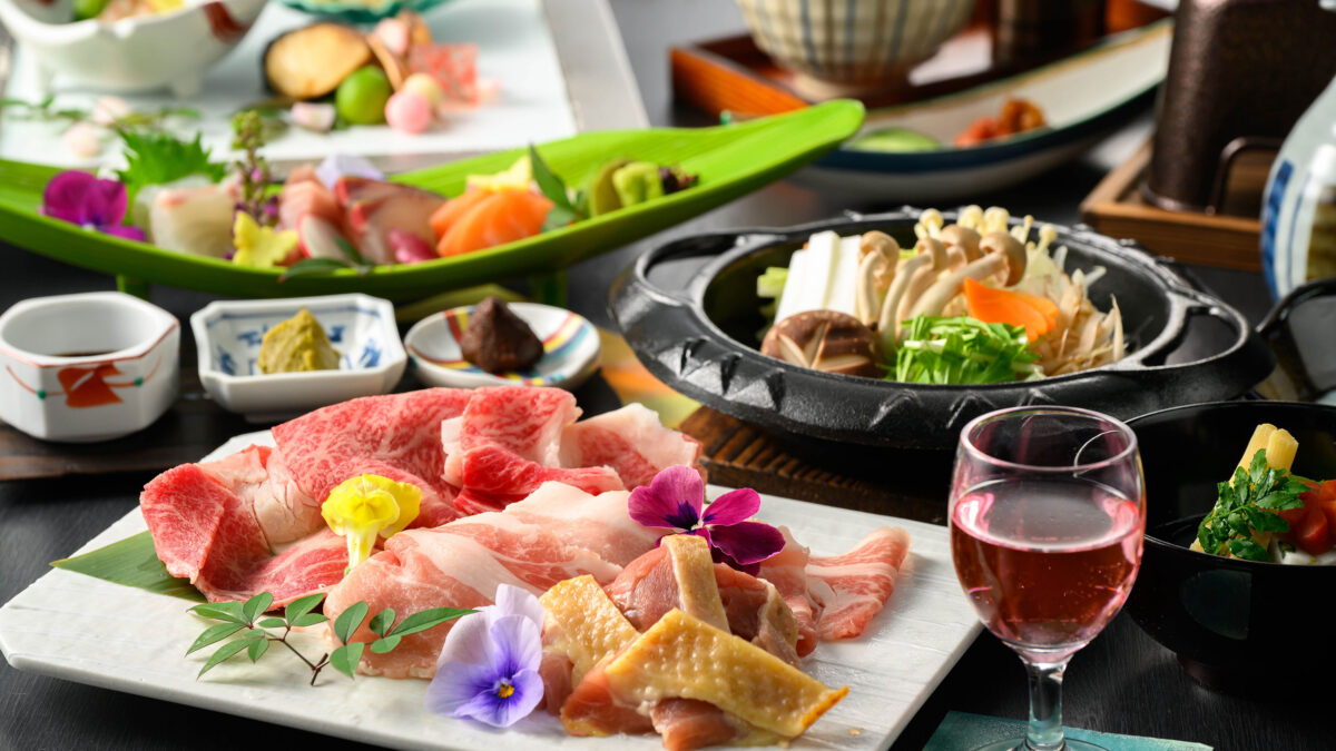 【かがりや会席～大和の恵～】では、大和牛、大和肉鶏、大和ポーク。奈良が誇るお肉を、ぜひ