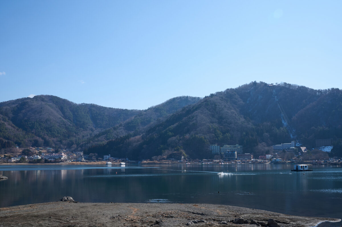 ホテル横の河口湖からの景色1