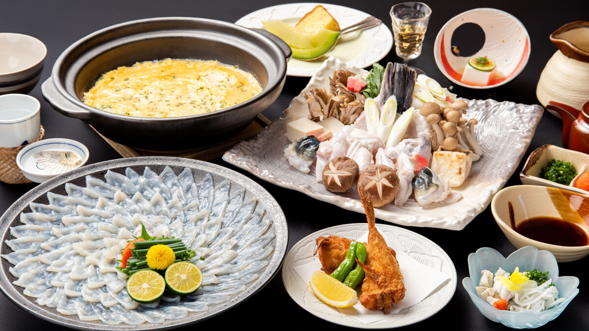 *【夕食一例ふくフルコース／贅沢ふく刺しならではの光景！大輪のふくの華をお愉しみ下さい