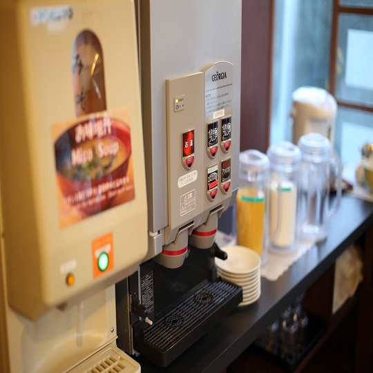 ドリンクコーナー （コーヒーサーバー、牛乳、オレンジジュース、お水）
