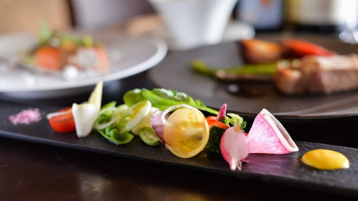 【お食事】地元野菜のガルグイユ。新鮮な地野菜の味の濃さ・甘さに多くの方が驚かれます