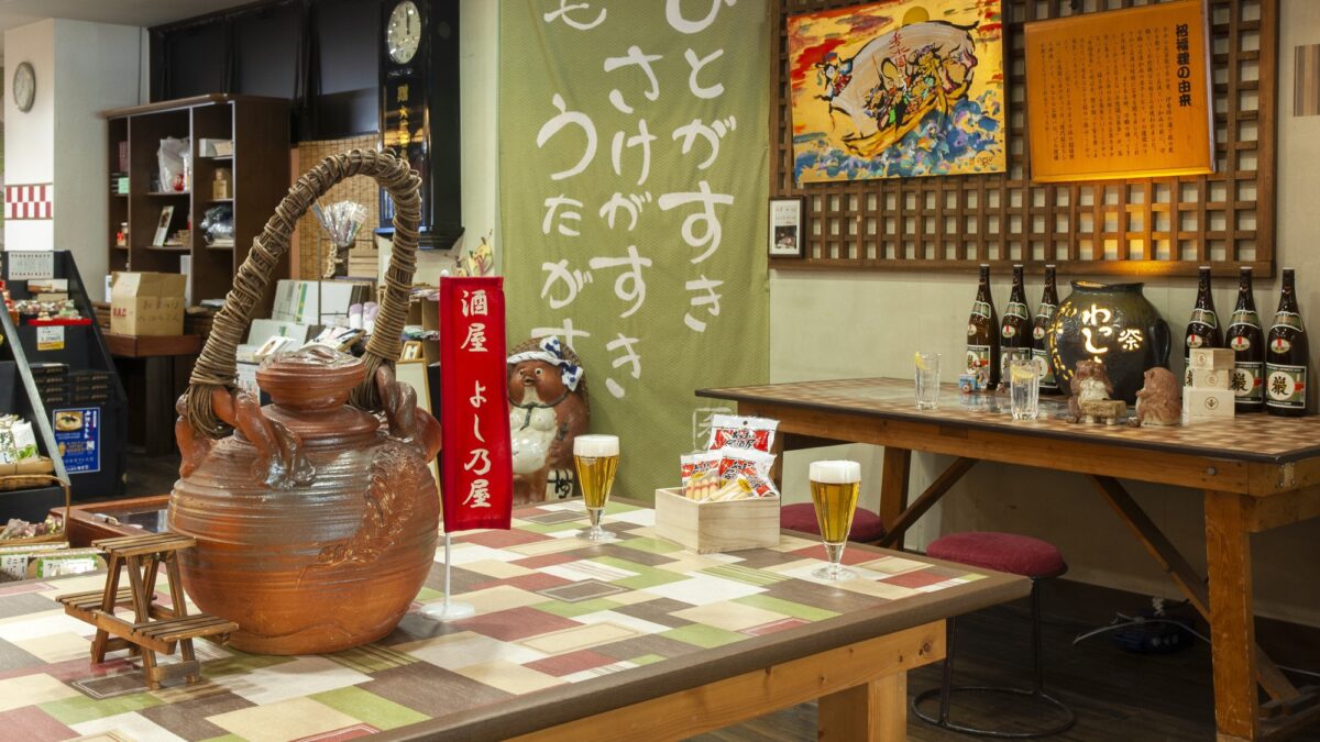 売店 新穀屋ちょっと一杯できちゃうお席あります