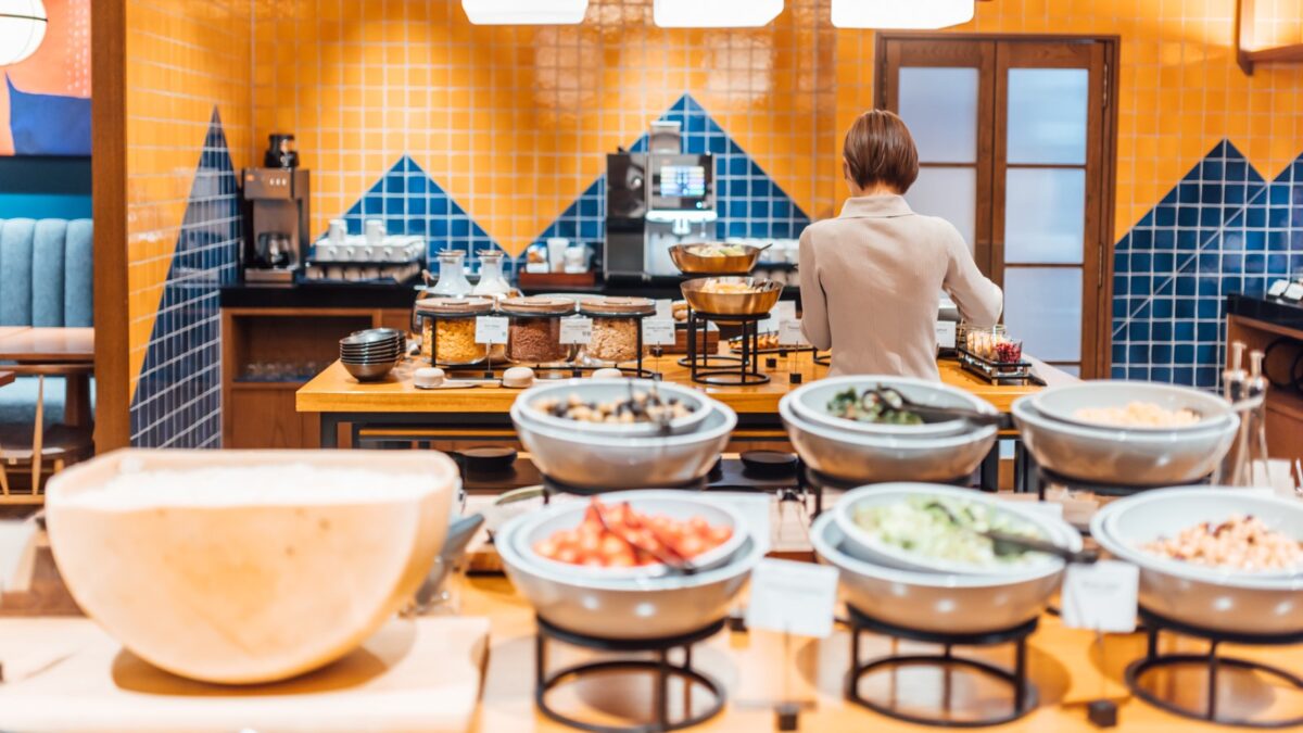 朝食風景（別角度 2）