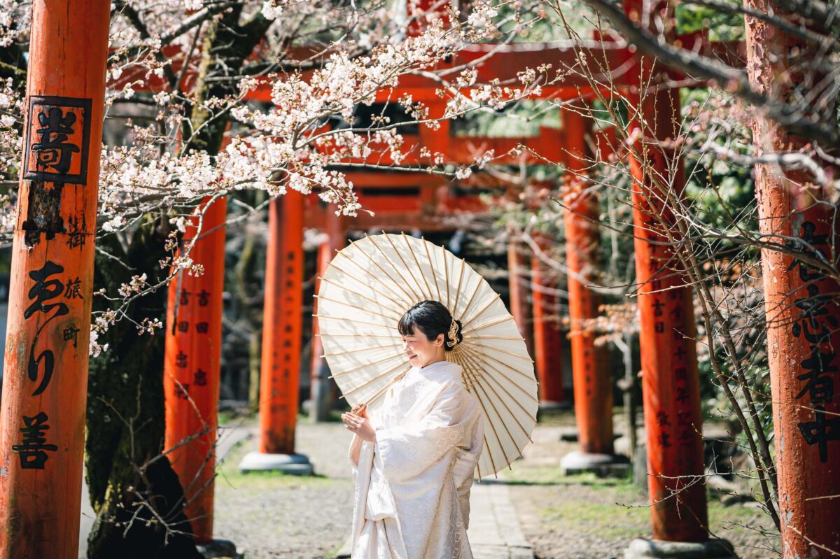 Wasao Photography｜竹中稲荷の鳥居を生かした和装前撮り