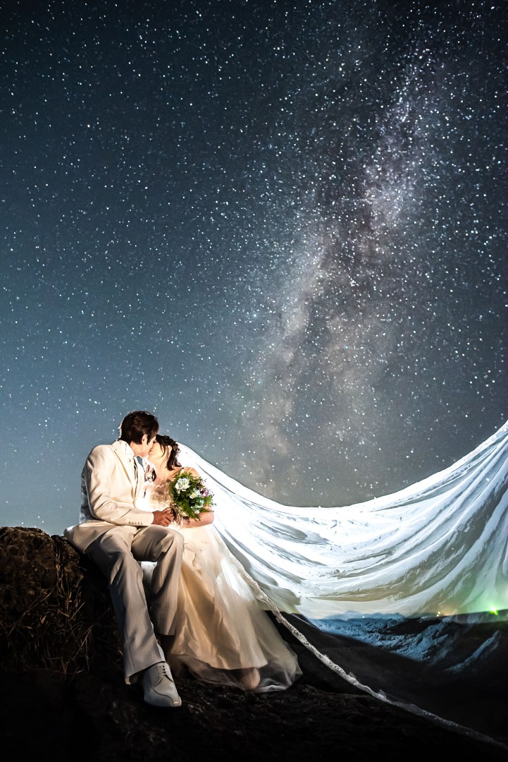 Wasao Photography｜桜並木で向き合う新郎新婦