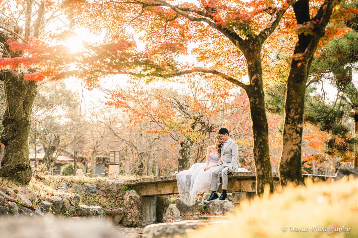 Wasao Photography｜紅葉の円山公園を歩くふたり