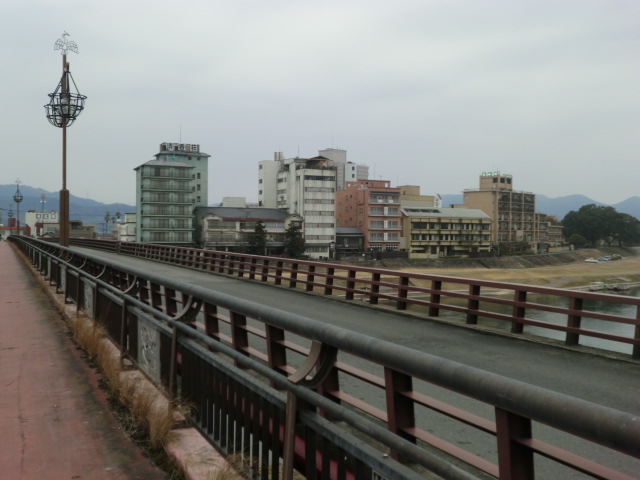 原鶴温泉街