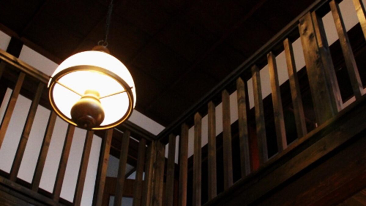 【館内】大正時代の建物をリノーベーション。レトロな雰囲気漂う館内です