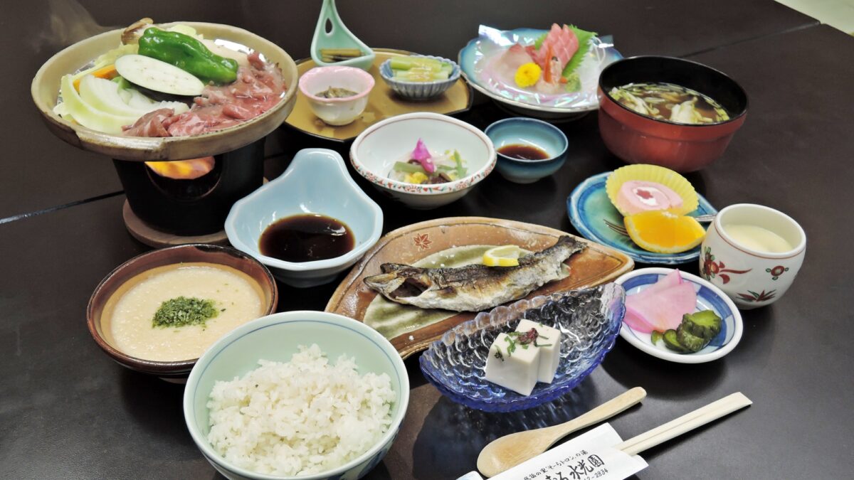 *【夕食全体例素材本来の味を大切にし、丁寧に仕上げた料理をお楽しみ下さい（別角度 2）