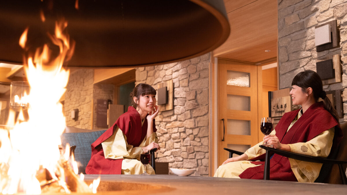 暖炉とワインでしっとり乾杯！炎の温もりに包まれて【暖炉ラウンジ