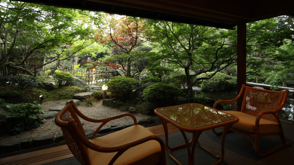 【離れ家・紅塵庵】～日本庭園を見ながらのんびりと・・・～