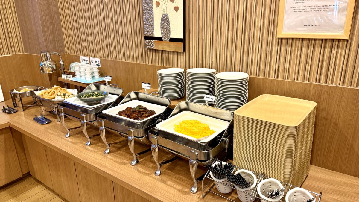 朝食会場 バイキングコーナー