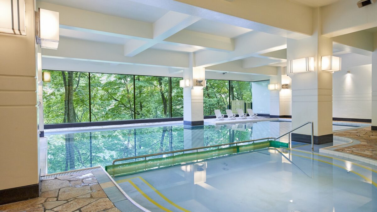 屋内温水プール
