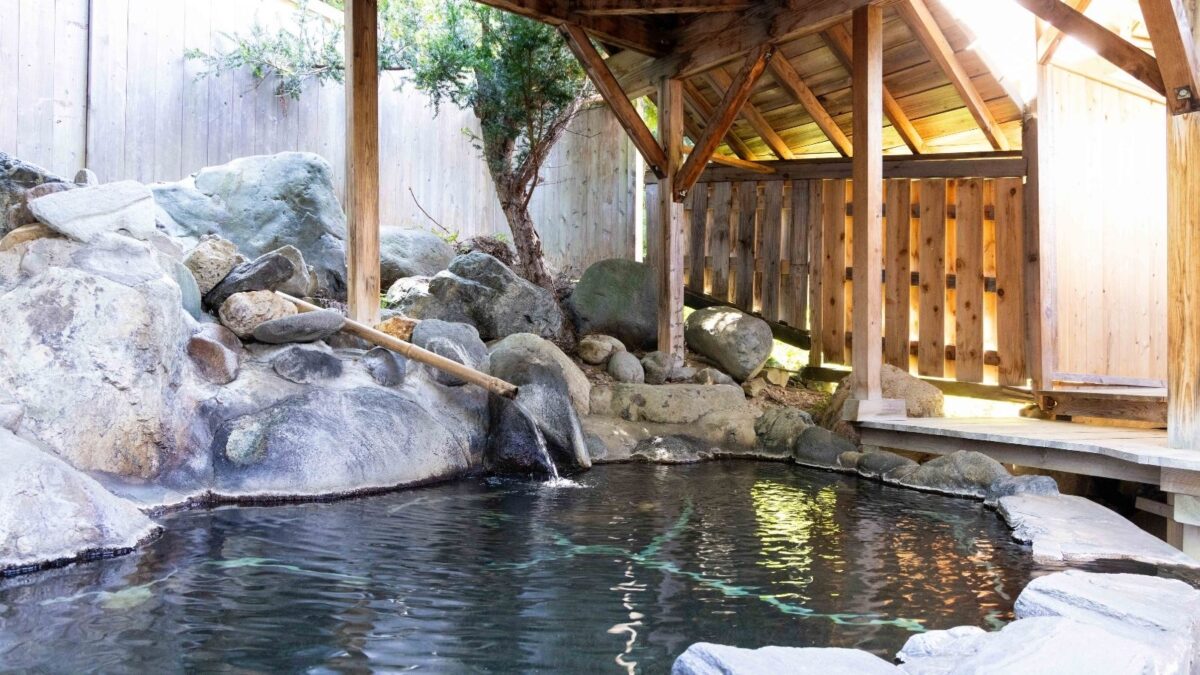 源泉掛流しの湯めぐりテーマパーク 龍洞 photo