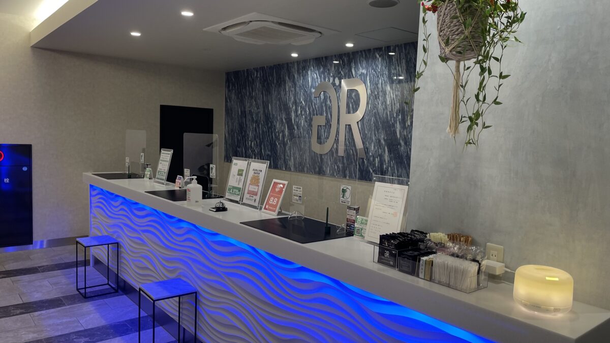 1F フロントカウンター