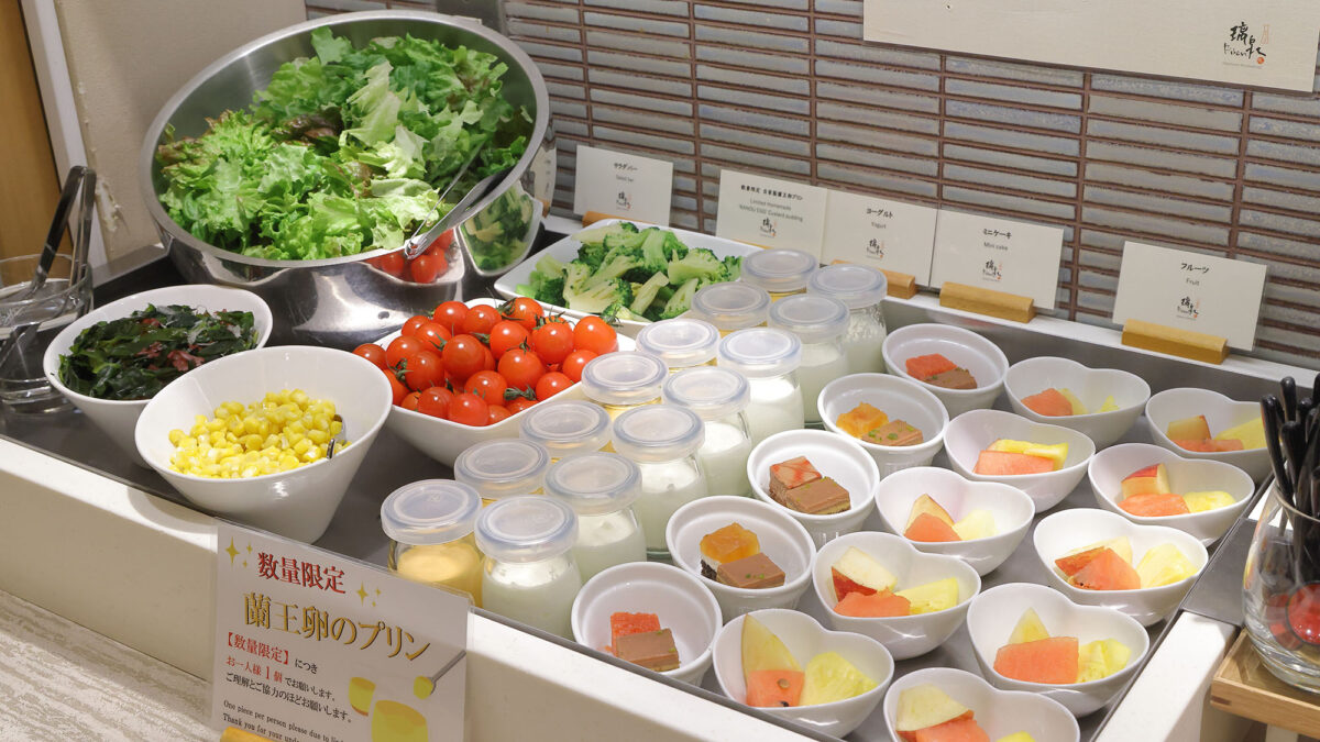 旅先の朝が楽しみになる、目にも鮮やかで、栄養たっぷりの当ホテルの朝食を存分にご堪能くださ