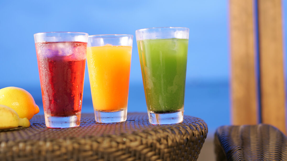 【ジュースバーOASIS】 大葉のグリーンジュース、ハーブコーディアル、キャロットジュースなど