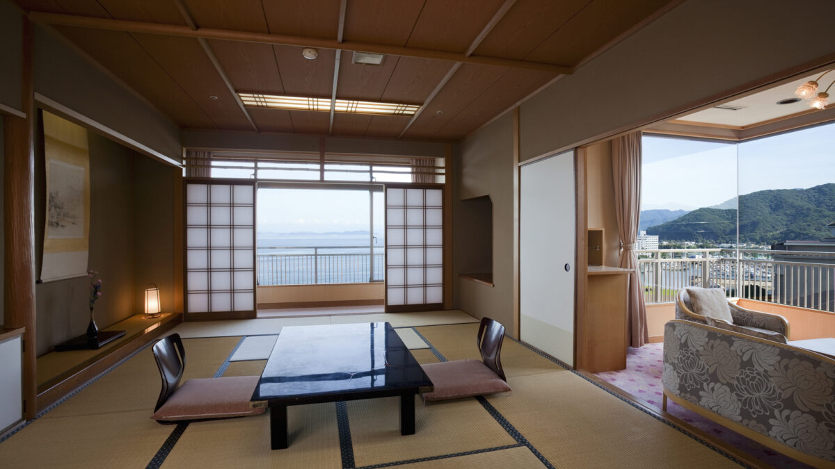 洲本温泉 ホテルニューアワジ photo