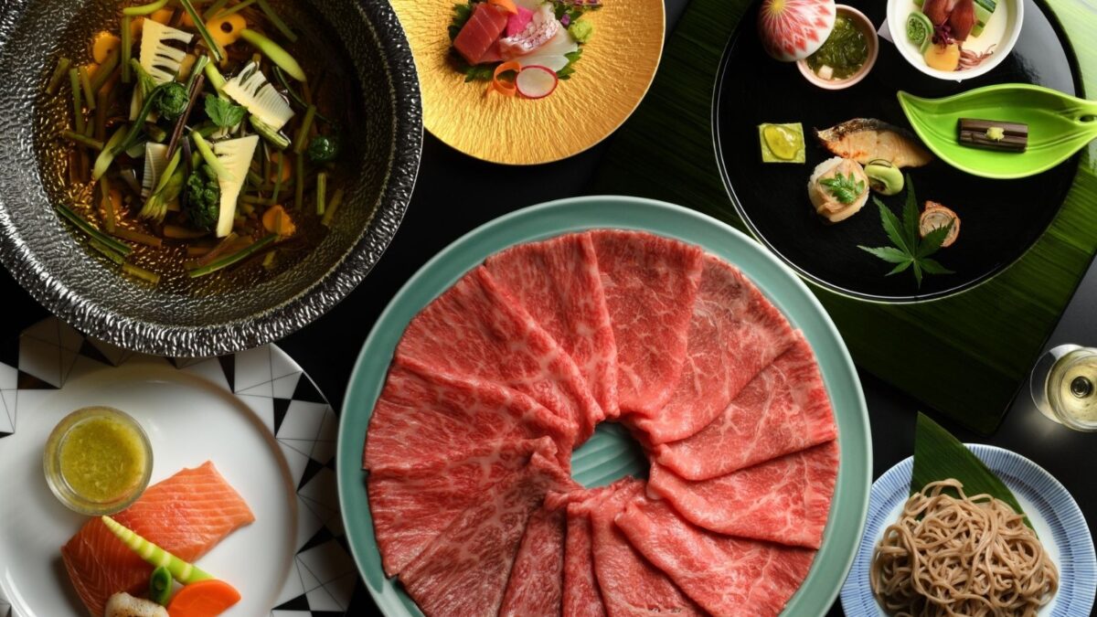 夕食料理一例（別角度 2）