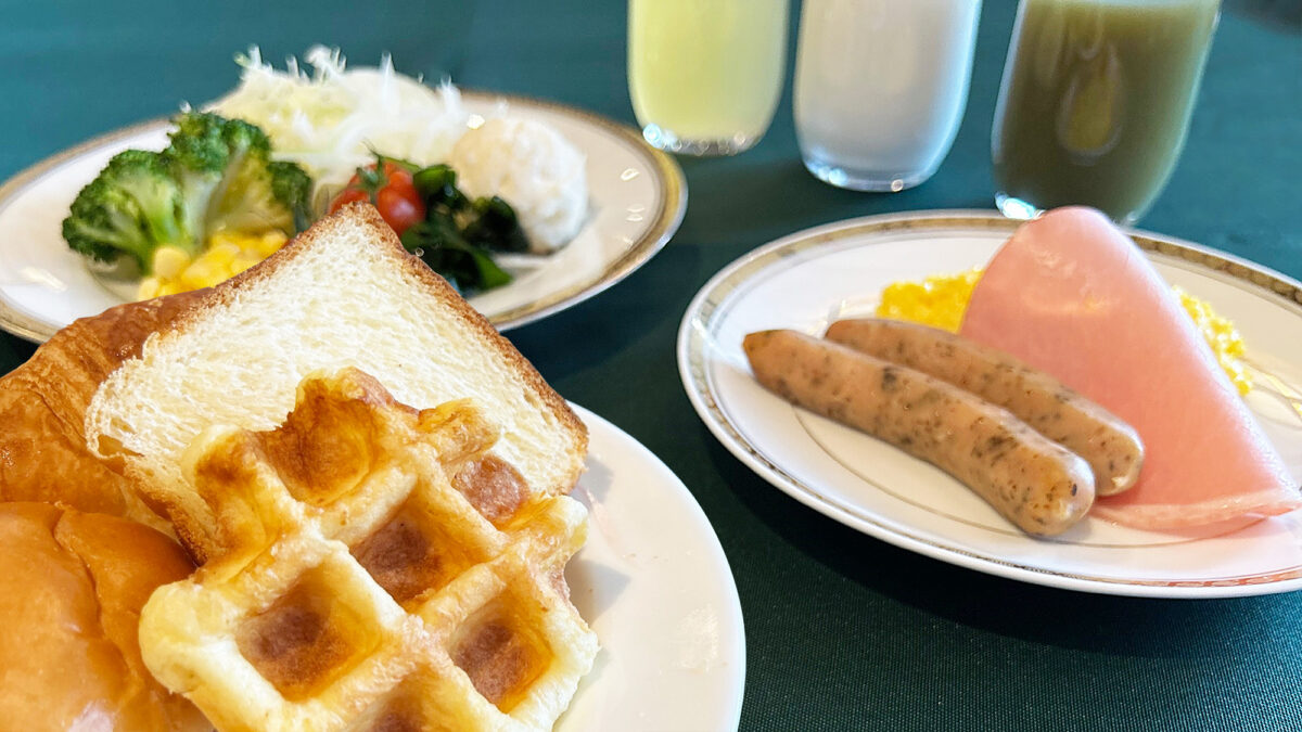 朝食バイキング一例（別角度 3）