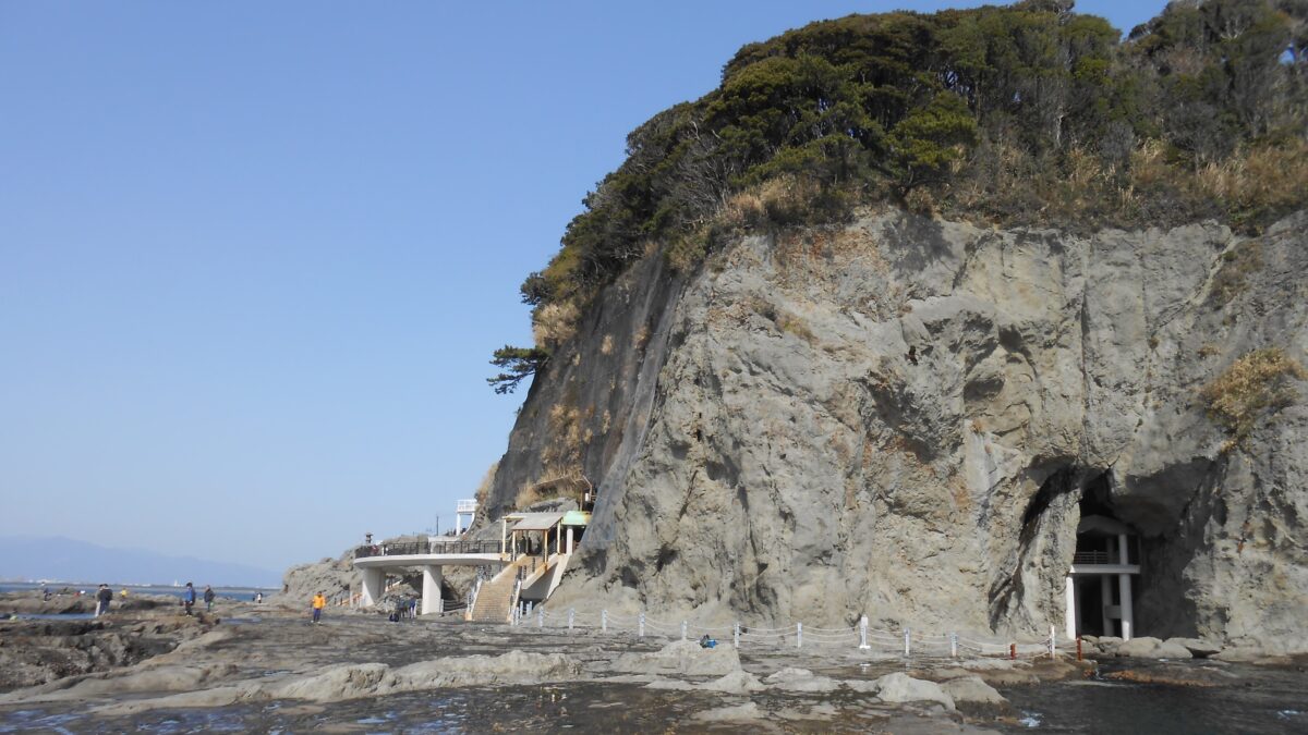 観光江の島岩屋