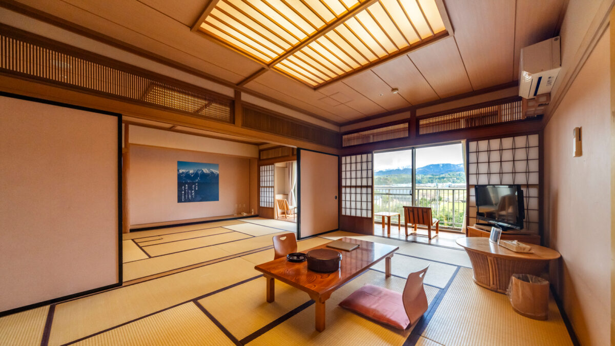 つるぎ恋月 立山連峰を望む天然温泉旅館 photo