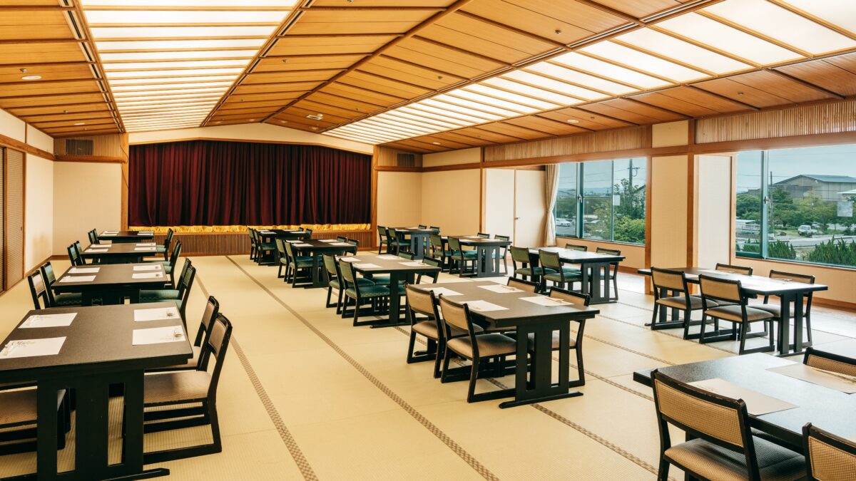 【宴会場】椅子席のご用意も可能です