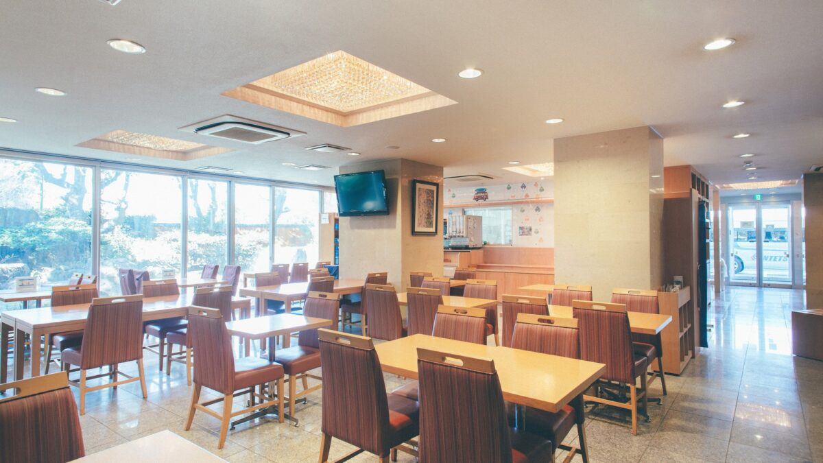 朝食会場（別角度 2）