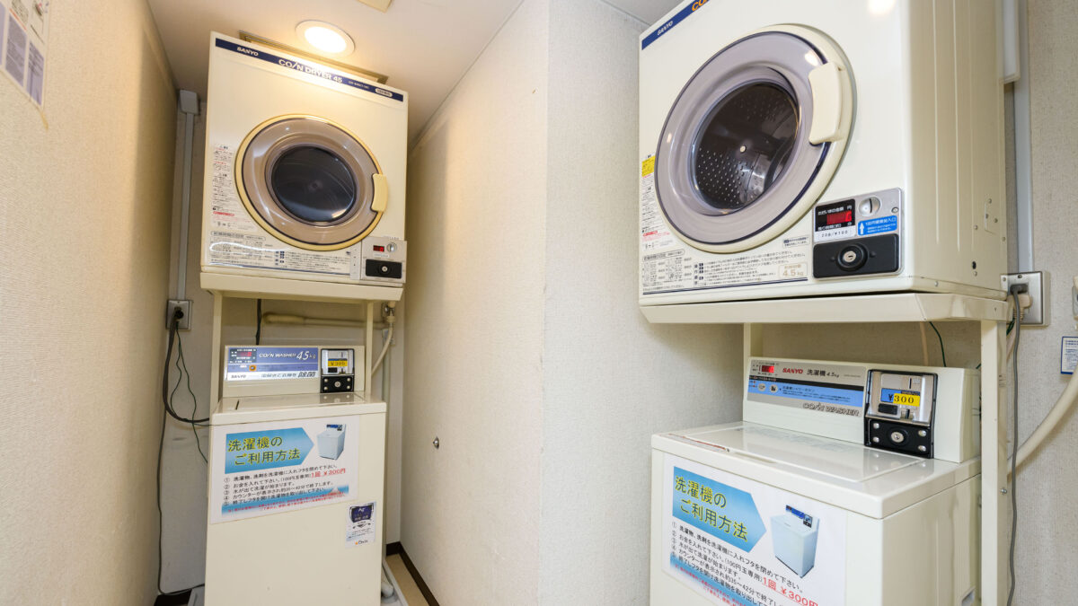 【ランドリー】洗濯機・乾燥機をそれぞれ2台ずつ備えております