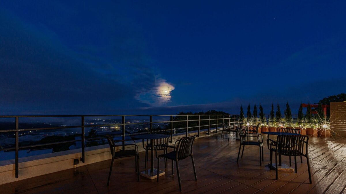 絶景ラウンジ 夜には満天の星と夜景をご堪能ください
