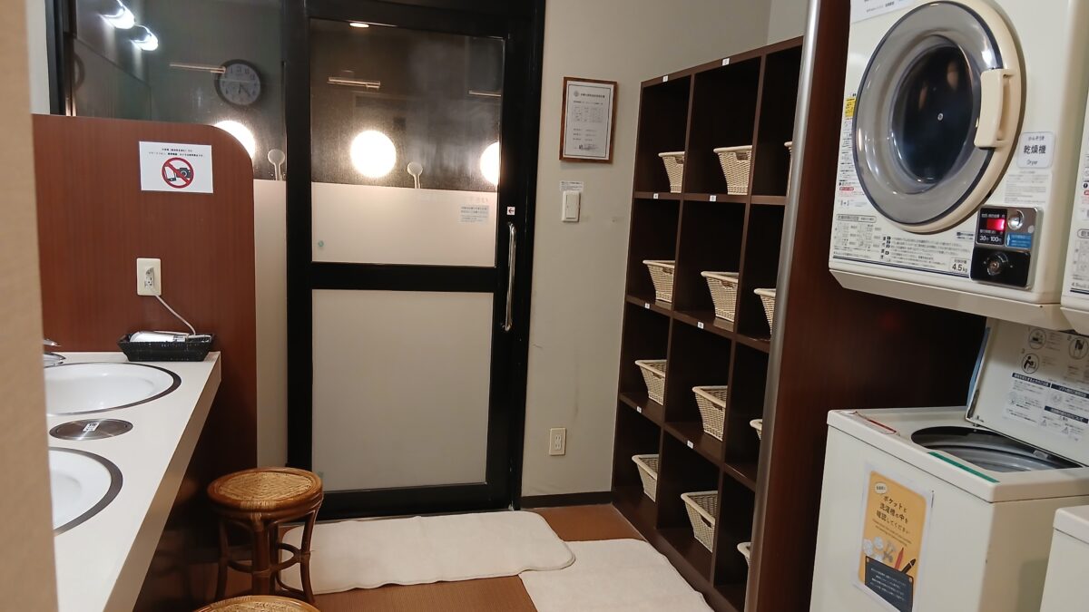 男性大浴場脱衣所 ◆