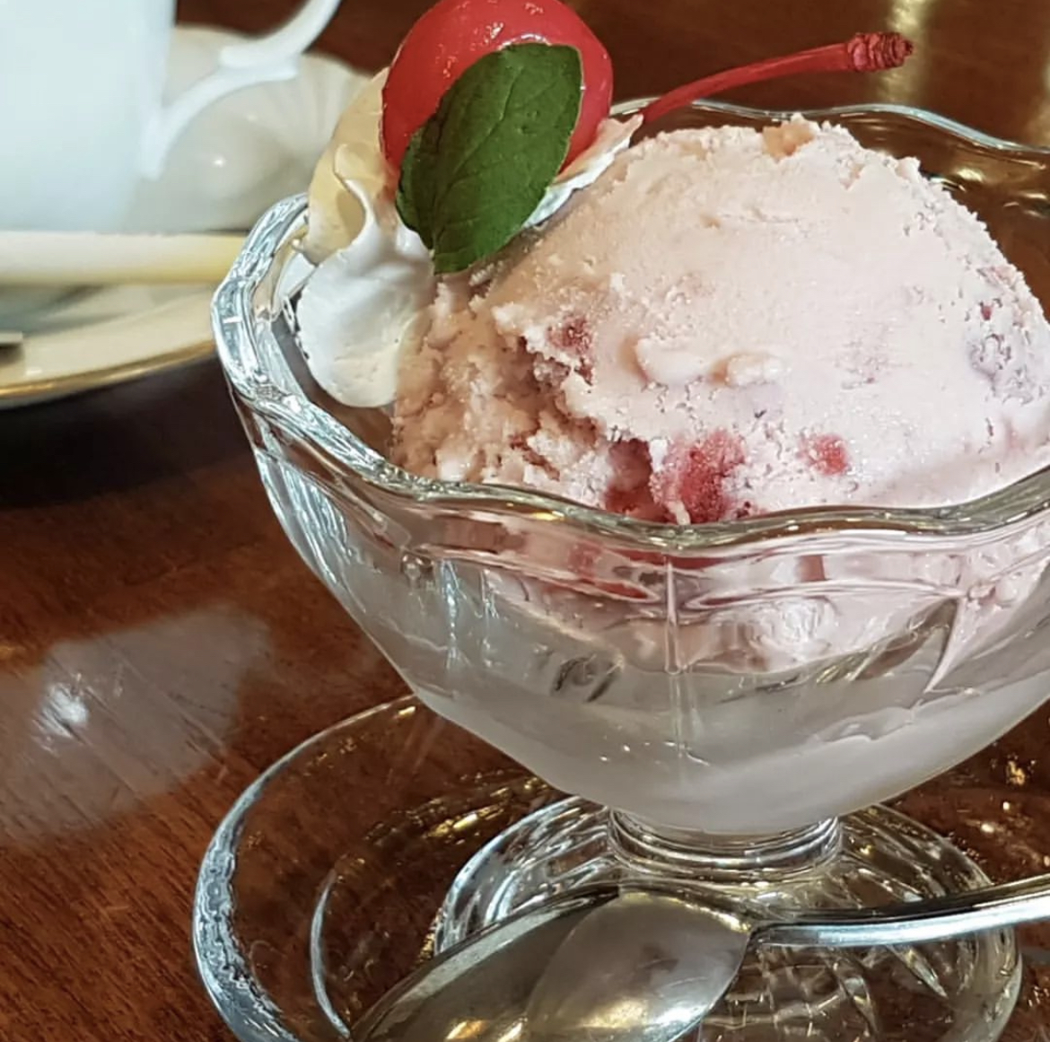 デザート地元産苺を使ったアイスクリーム