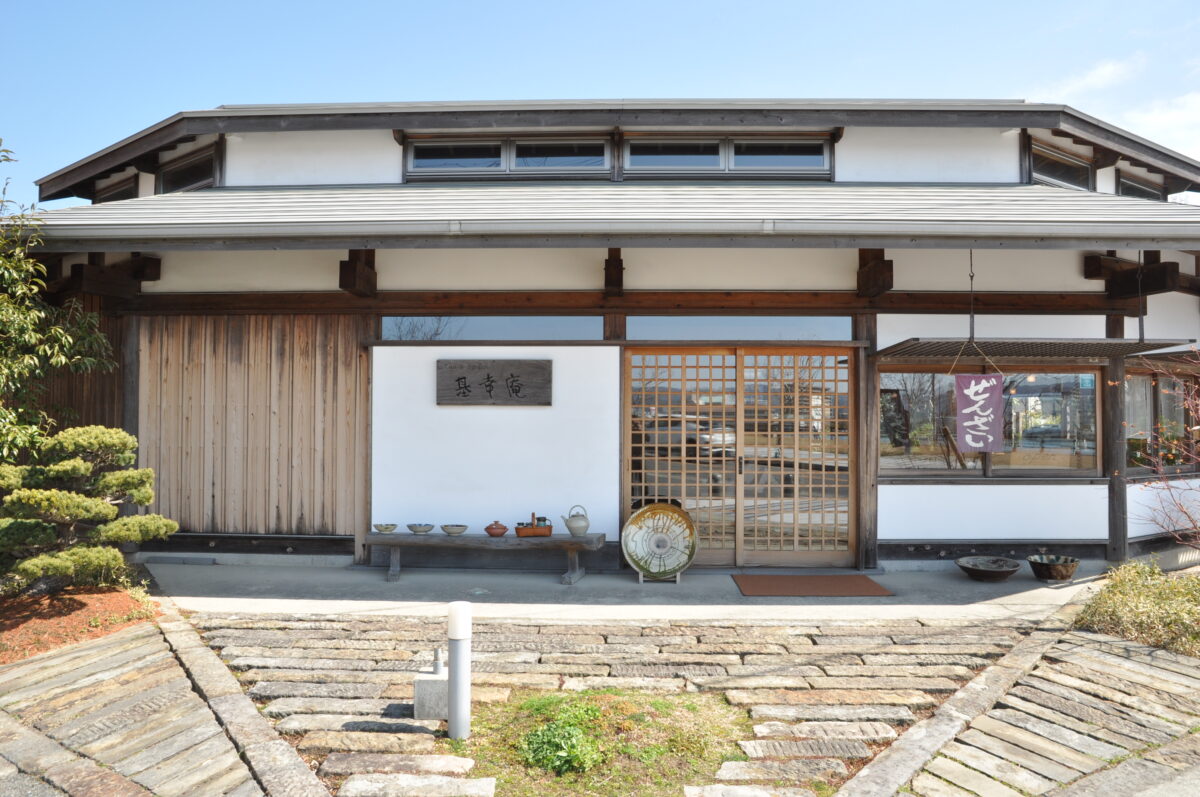 河畔の宿 からつキャッスル photo