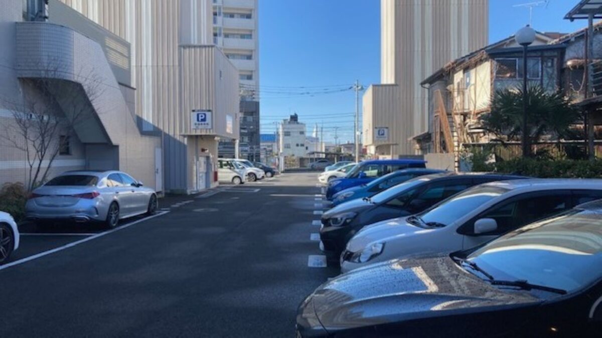 平面駐車場 無料駐車場をご用意