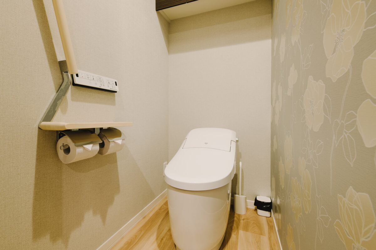 【トイレ】清潔な温水洗浄機付きトイレです