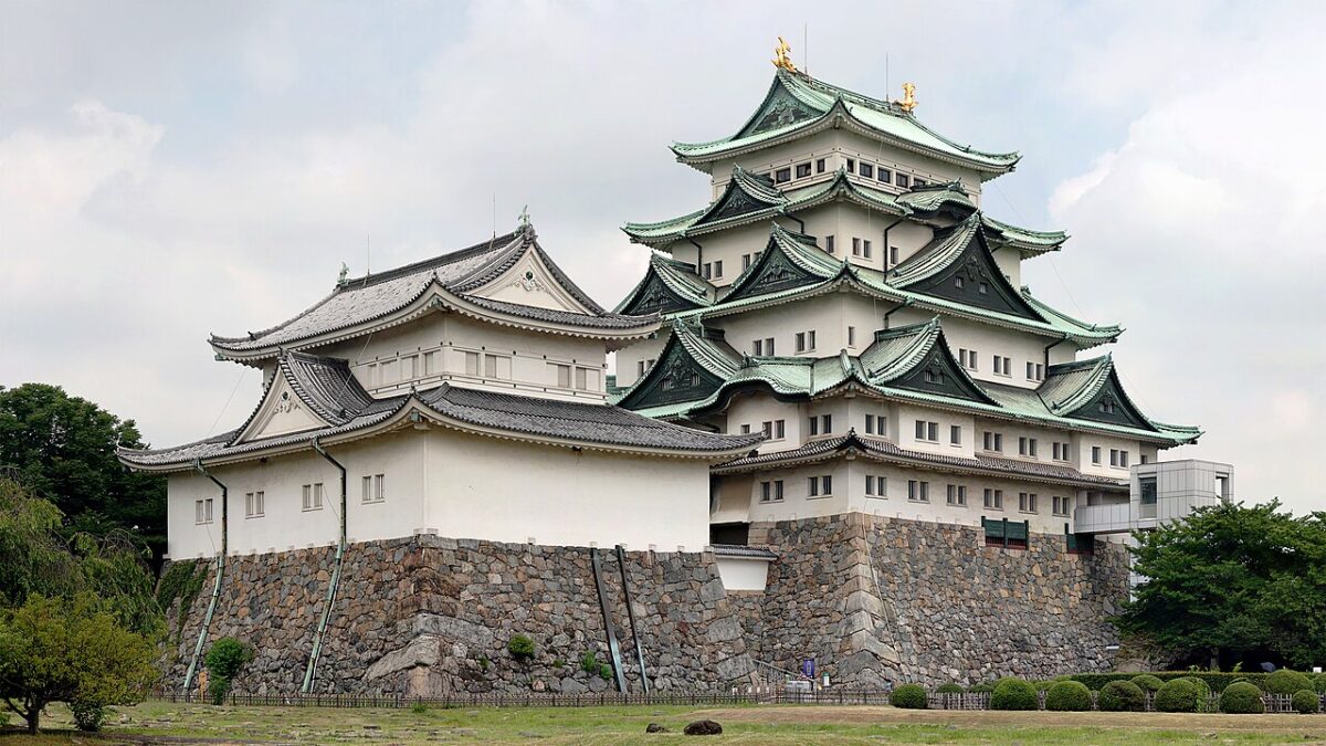 名古屋城天守外觀、金鯱與石垣
